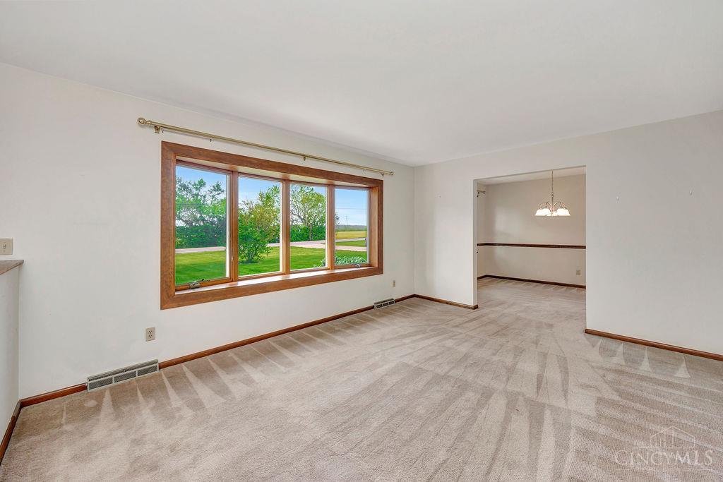 712 West Taylor School Road Hamilton, OH 45013 - Photo 4 of 47