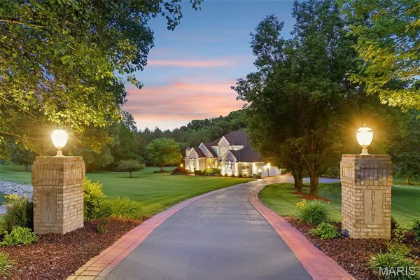 $725,000 | 8501 Dupont Lane, Belleville, IL 62223