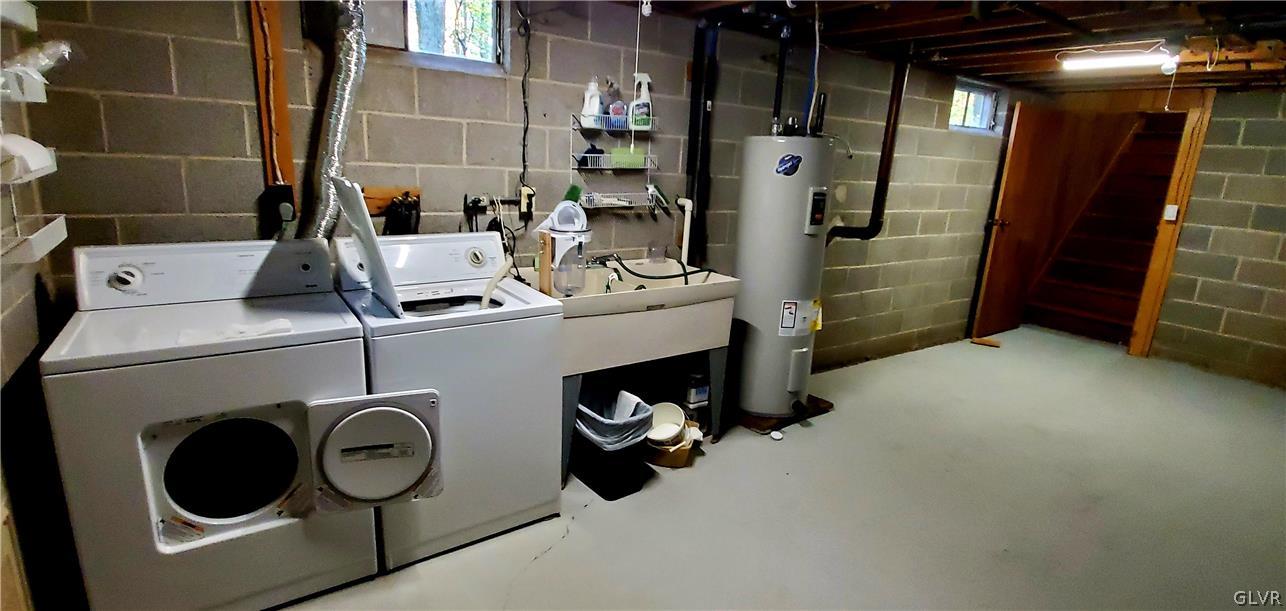 3110 Fern Road Pocono Summit, PA 18346 - Photo 15 of 20 a utility room with dryer and washer