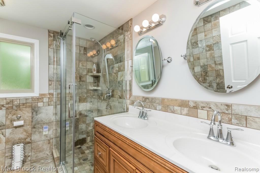 1709 Lakeville Road Leonard, MI 48367 - Photo 29 of 47