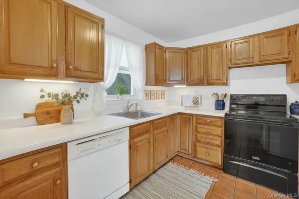 $235,000 | 42 Charter Circle, Unit 42, Ossining, NY 10562