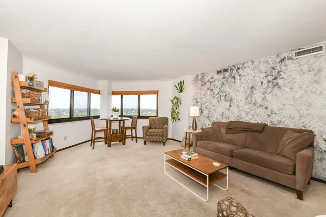 $244,900 | 1633 North Prospect Avenue, Unit 17C, Milwaukee, WI 53202