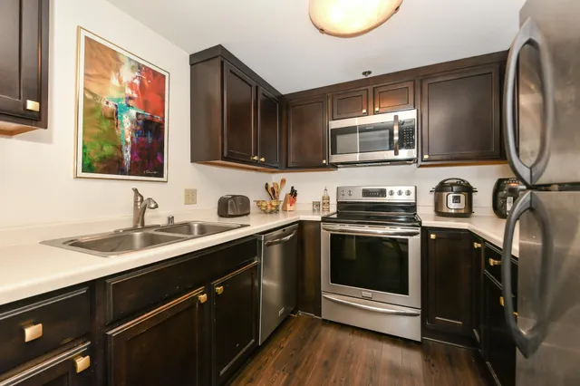 $244,900 | 1633 North Prospect Avenue, Unit 17C, Milwaukee, WI 53202