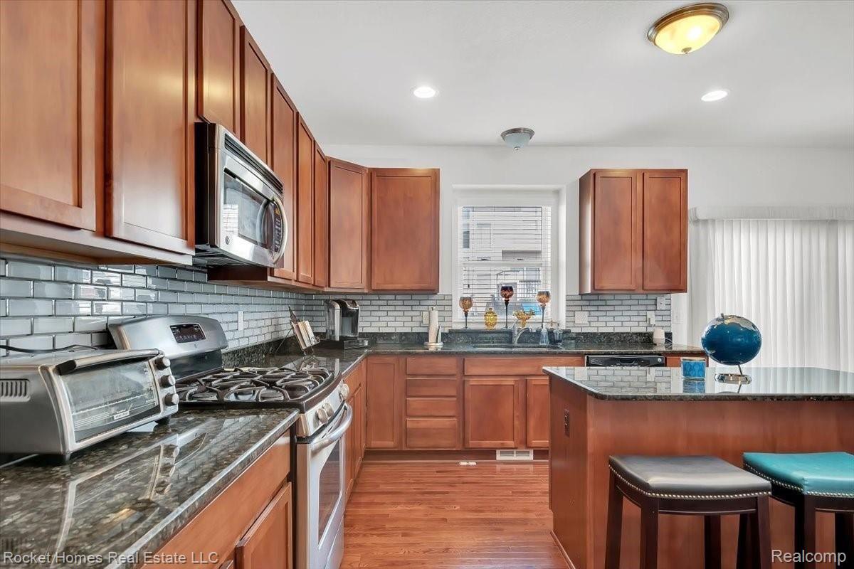 27570 Cromwell Road Novi, MI 48374 - Photo 9 of 28 09-DSC_4868.jpg