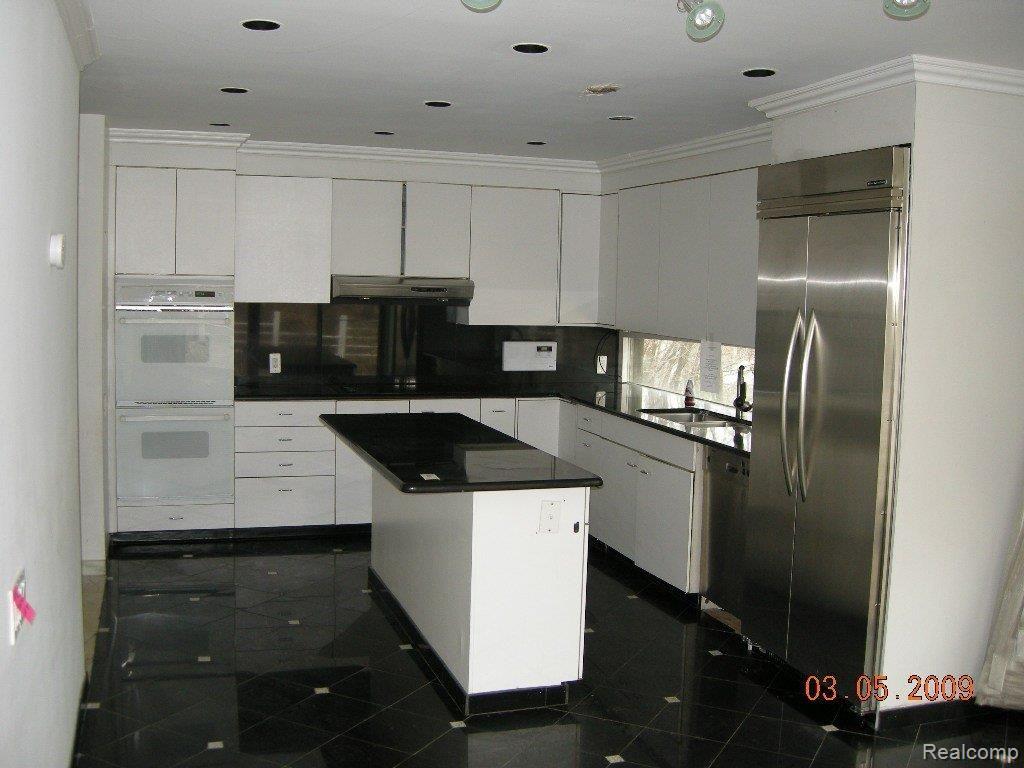 1515 Kirkway Road Bloomfield Hills, MI 48302 - Photo 7 of 13 DSCN8100