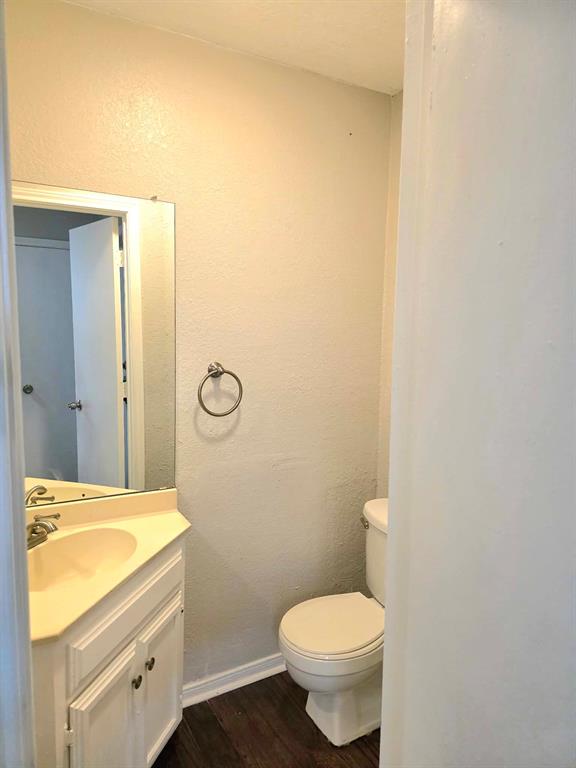 2910 Stewart Drive Waco, TX 76708 - Photo 7 of 16 Half-Bath