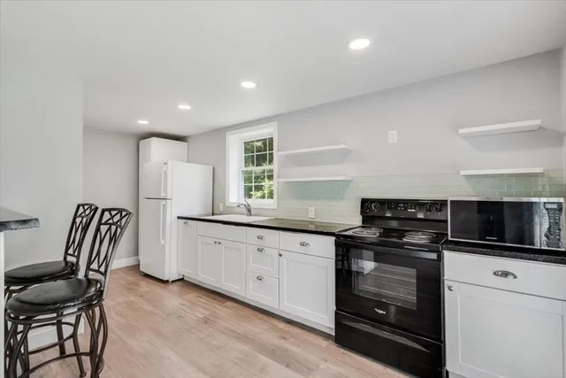 $2,100 | 32 Jerry Way, Unit REAR, Taunton, MA 02780