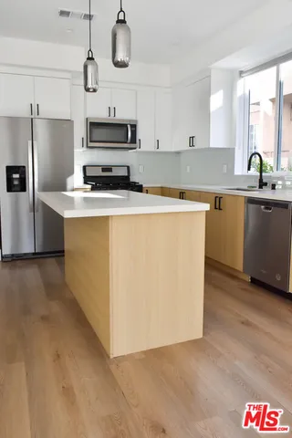 $5,995 | 4333 Dixie Canyon Avenue, Unit 1, Sherman Oaks, CA 91423