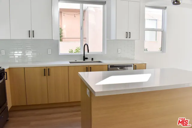 $5,995 | 4333 Dixie Canyon Avenue, Unit 1, Sherman Oaks, CA 91423