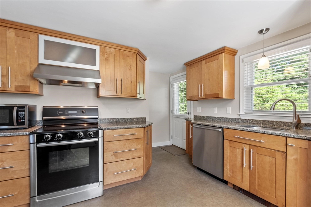 68 Oak Hill Road Westford, MA 01886 - Photo 13 of 30