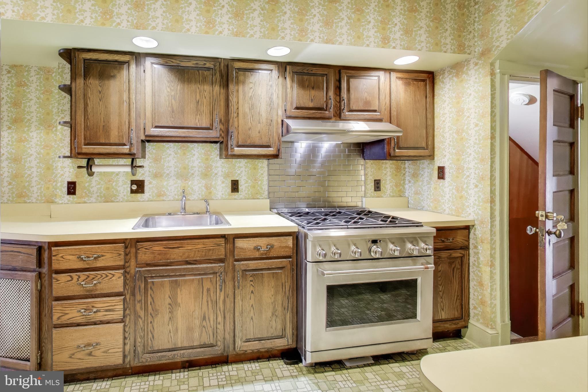 1311 Longfellow Street Northwest Washington, DC 20011 - Photo 15 of 68 Kitchen - Six burner Gas Oven Range