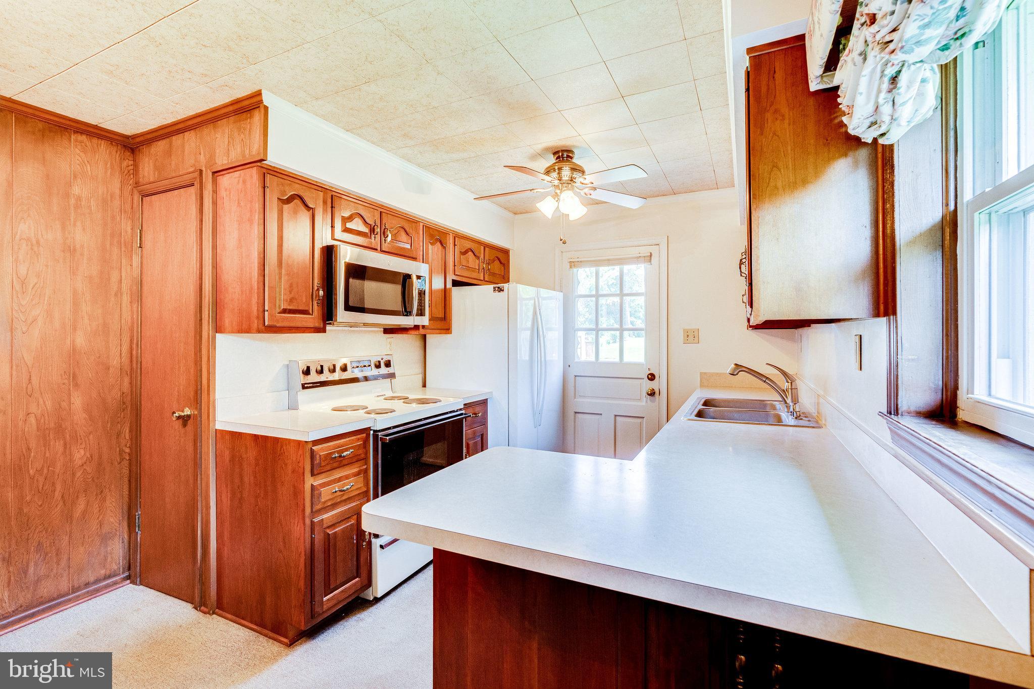 8006 Rugby Manassas, VA 20111 - Photo 13 of 39 Kitchen