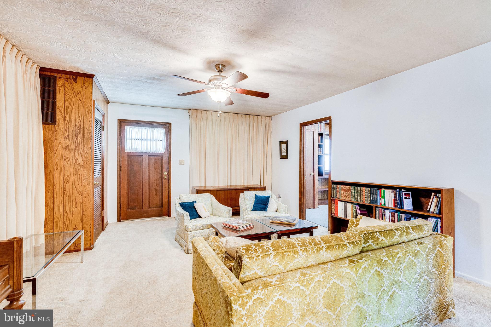 8006 Rugby Manassas, VA 20111 - Photo 10 of 39 Living Room