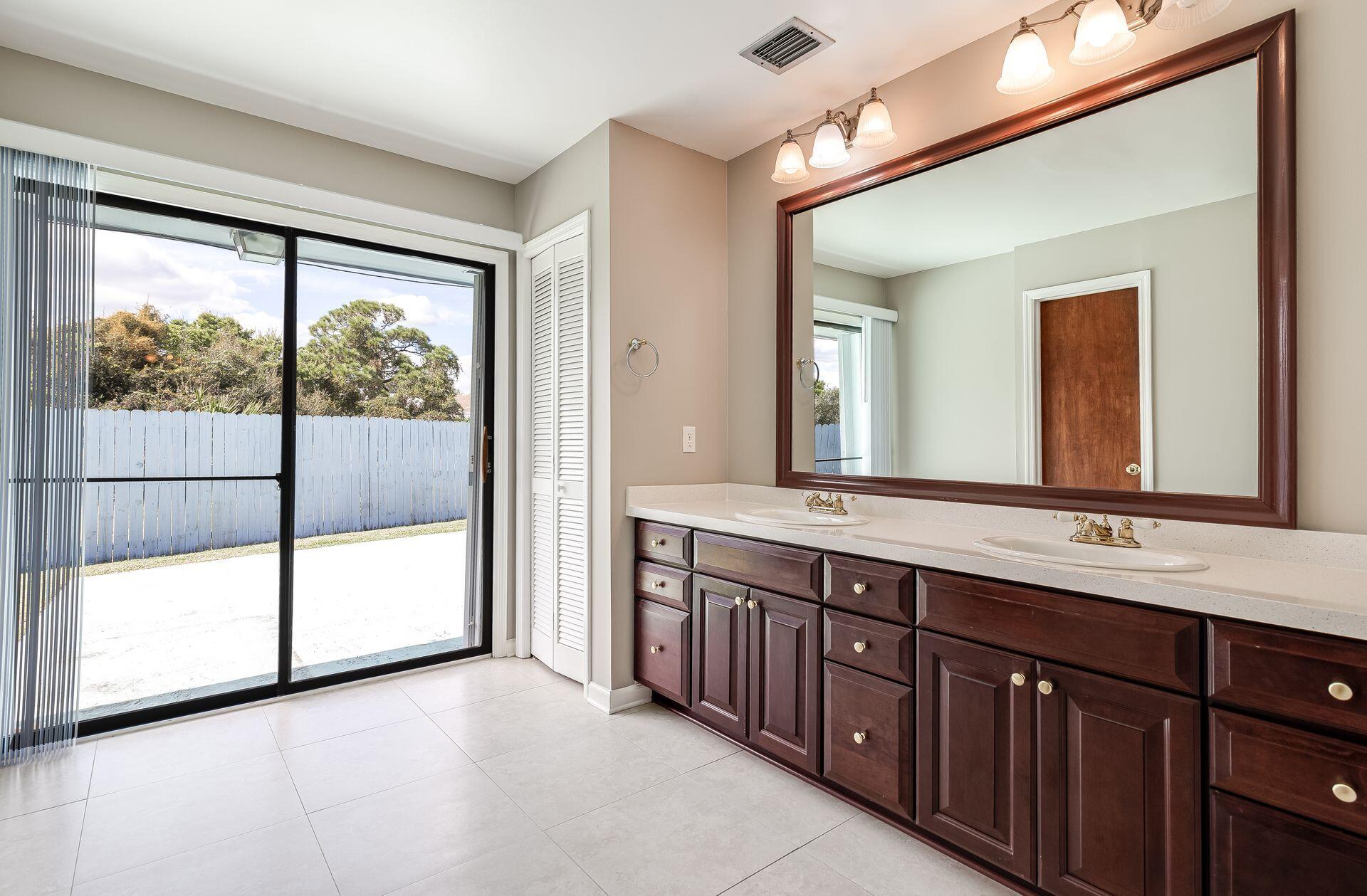 63 Hickory Hill Road Tequesta, FL 33469 - Photo 12 of 28 Primary Bath
