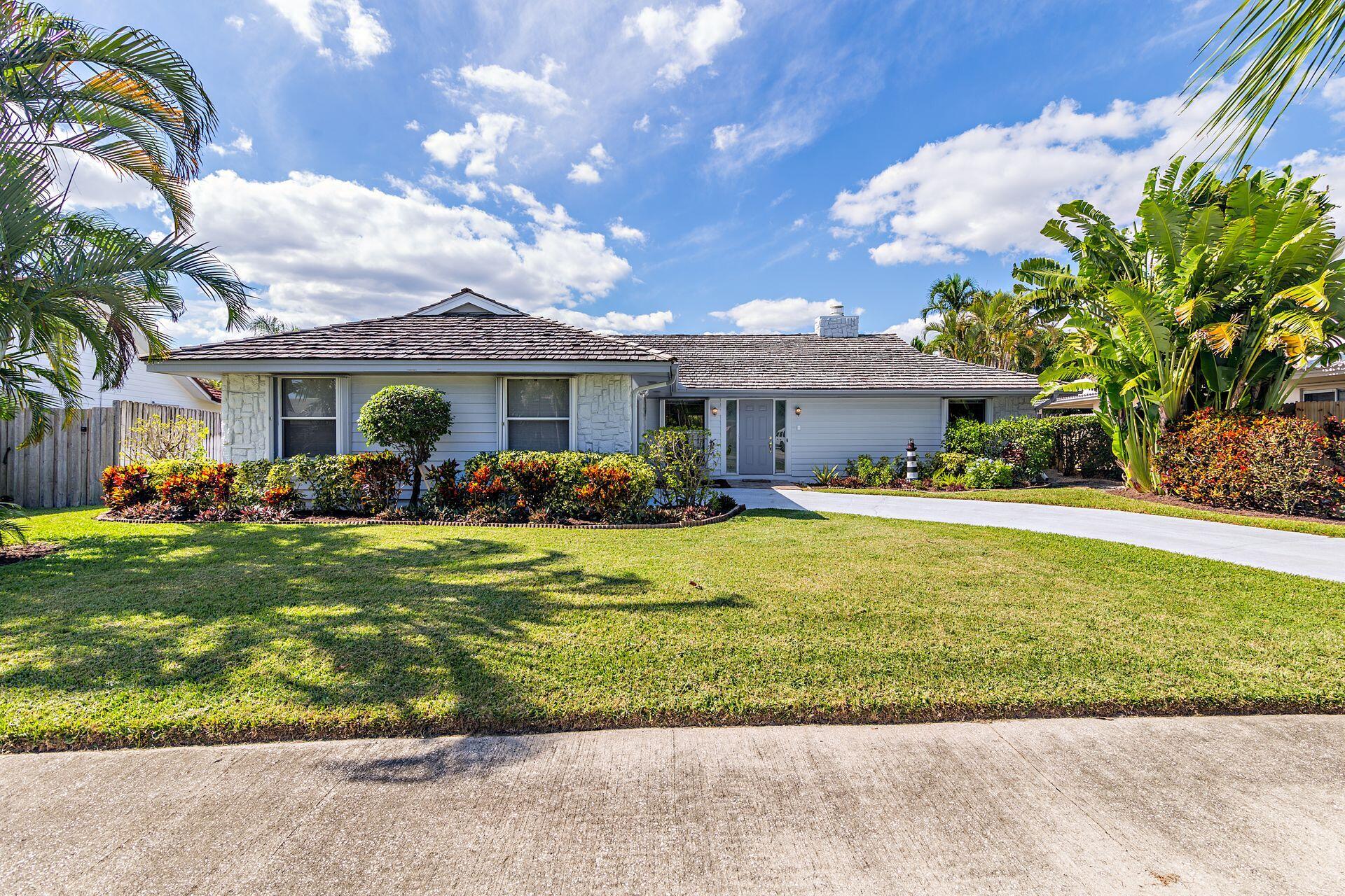 63 Hickory Hill Road Tequesta, FL 33469 - Photo 2 of 28 63 Hickory Hill