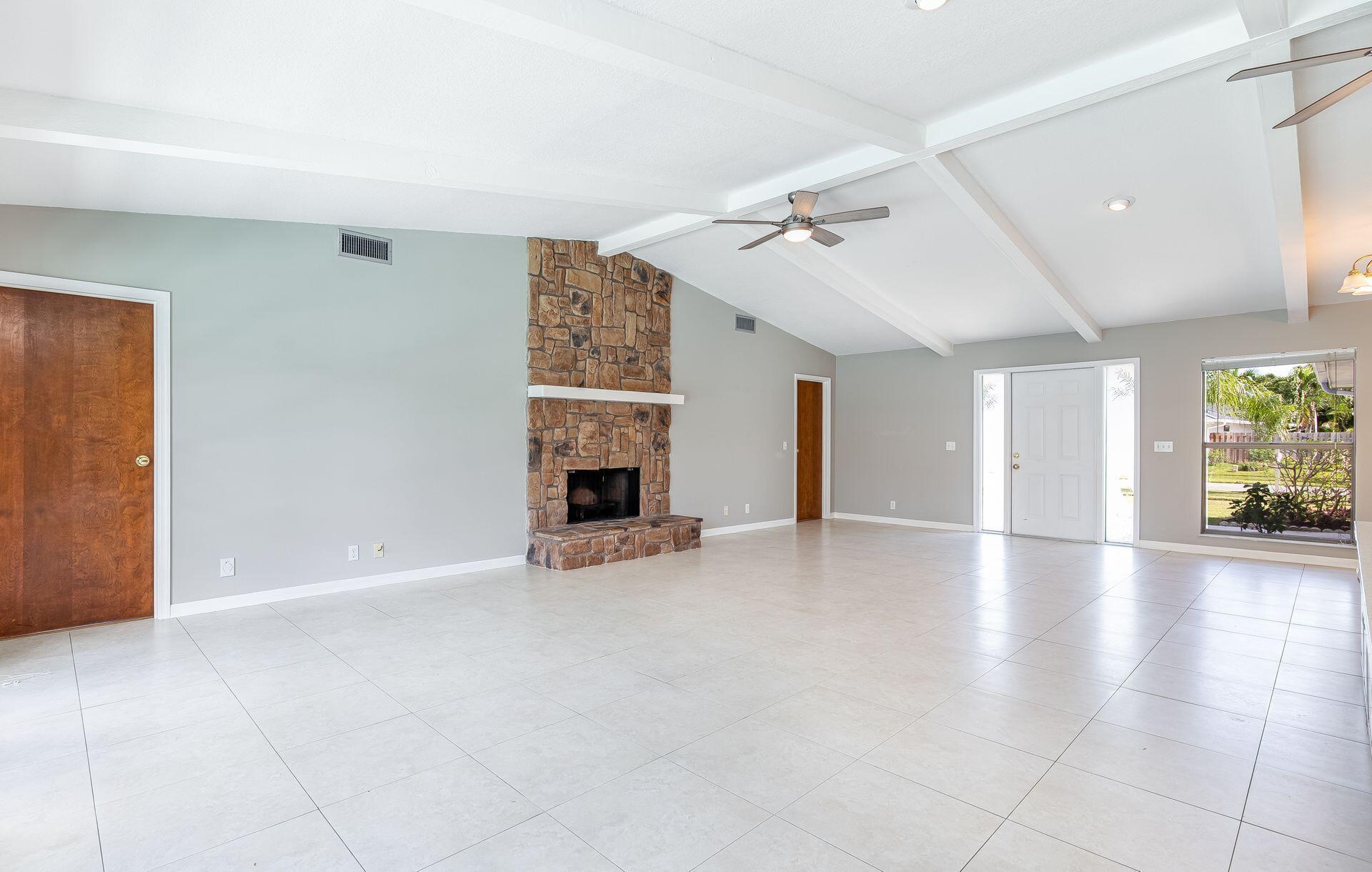 63 Hickory Hill Road Tequesta, FL 33469 - Photo 5 of 28 LIving Room