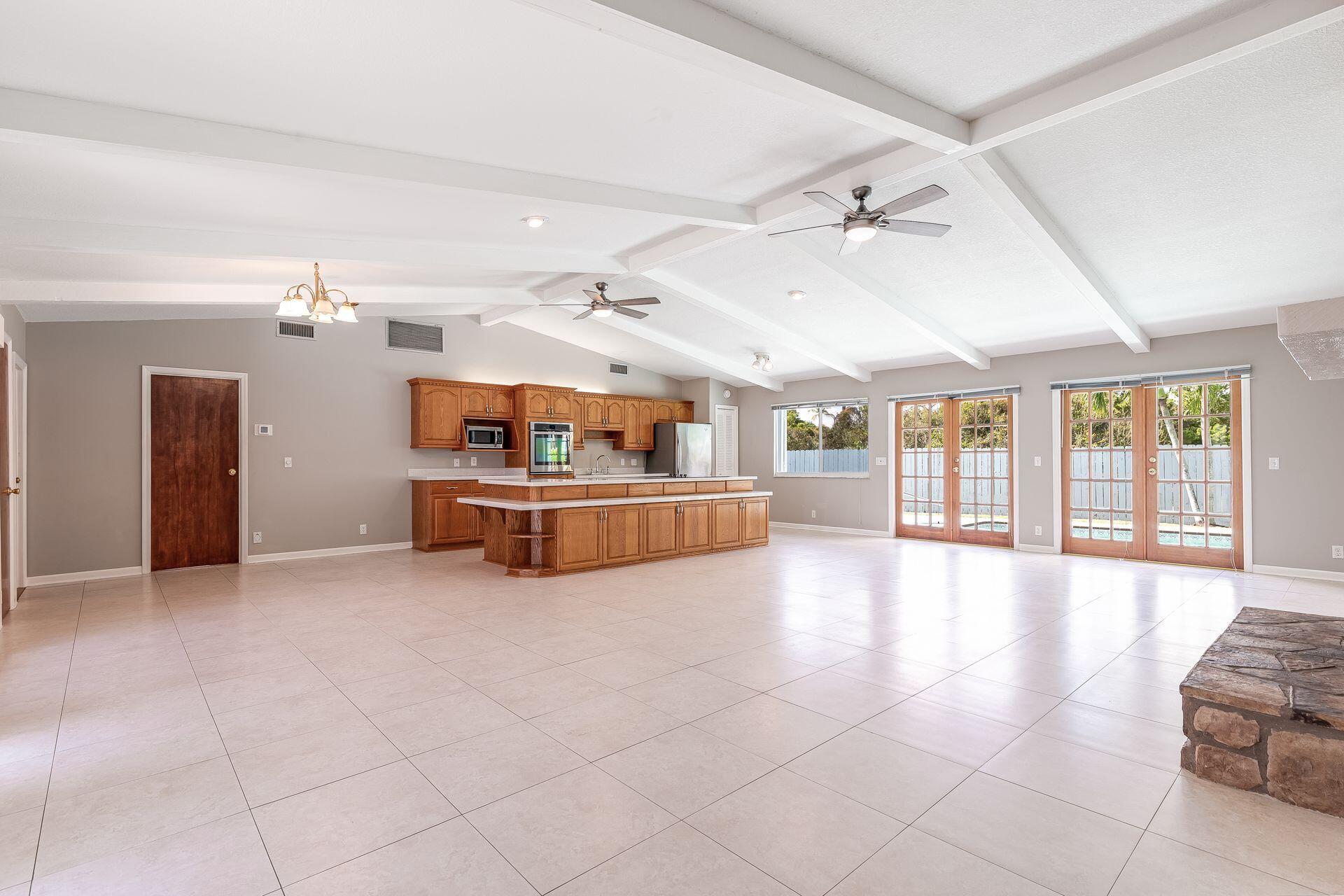 63 Hickory Hill Road Tequesta, FL 33469 - Photo 7 of 28 Kitchen & Dining