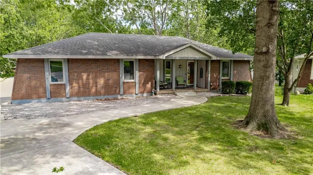 $320,000 | 1201 Southwest Hopi Street, Blue Springs, MO 64015
