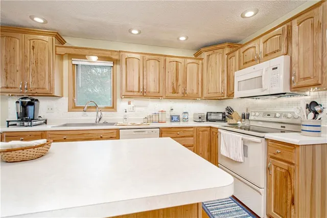 $320,000 | 1201 Southwest Hopi Street, Blue Springs, MO 64015