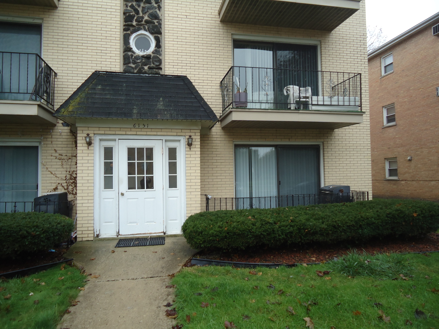 6151 Marshall Avenue, Unit 1W Chicago Ridge, IL 60415 - Photo 1 of 10 Gallery Image 1