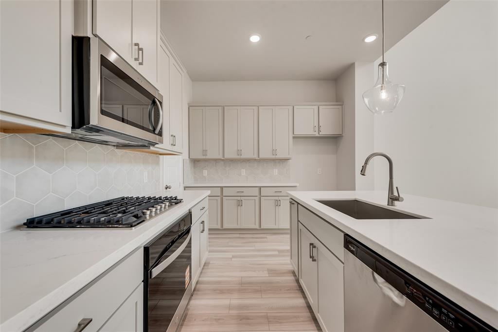 8159 Challenger Lane Frisco, TX 75034 - Photo 3 of 29 Representative Photo