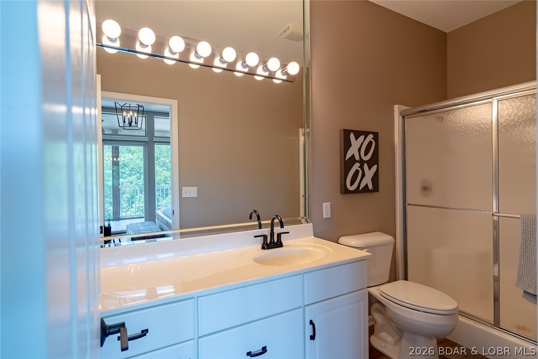 611 Lazy Days Road, Unit R7 Osage Beach, MO 65065 - Photo 17 of 38 Master Bath