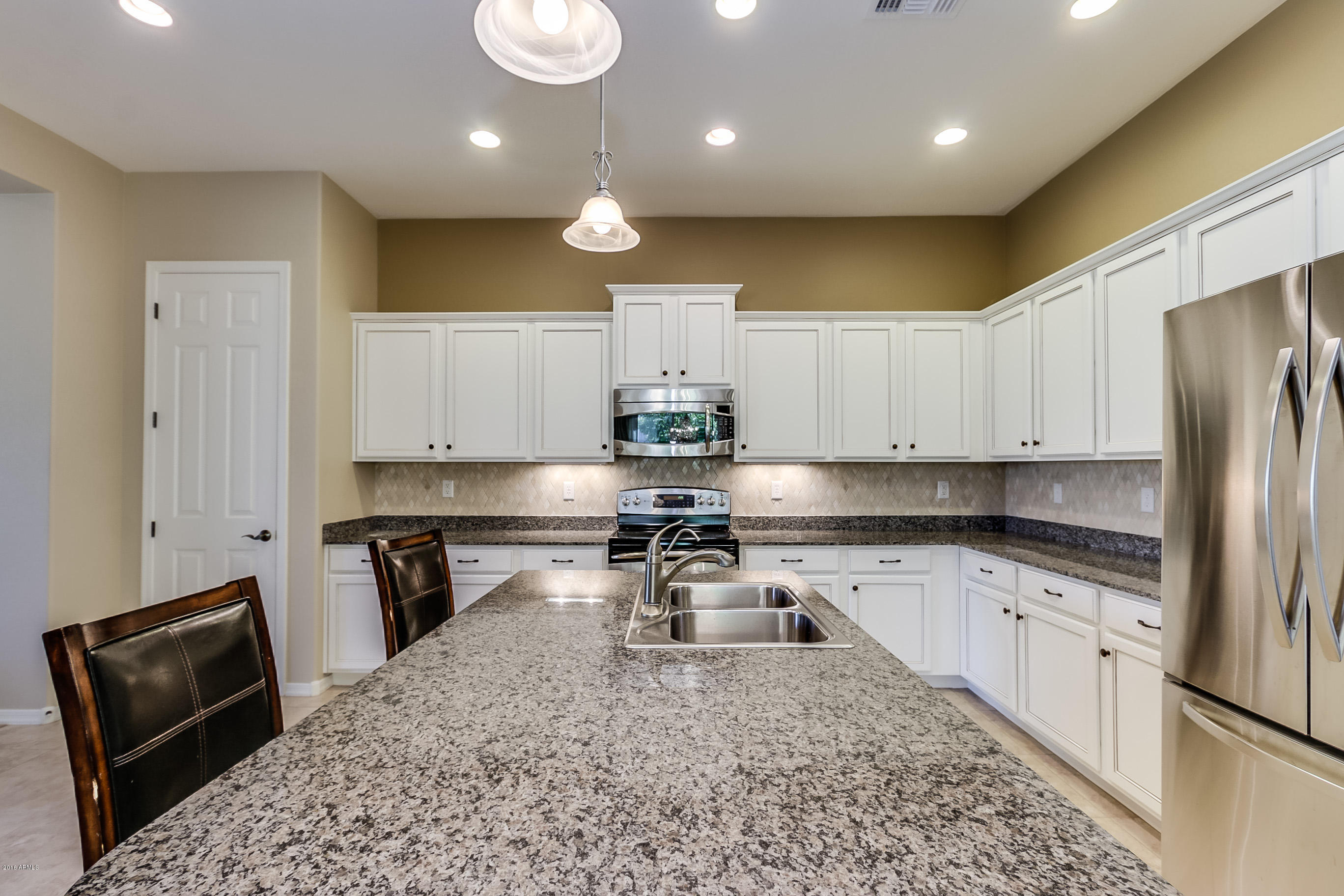 3462 East Morrison Ranch Parkway Gilbert, AZ 85296 - Photo 11 of 31 Bright Kitchen