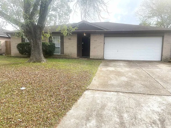 $1,749 | 9812 Robin Street, La Porte, TX 77571