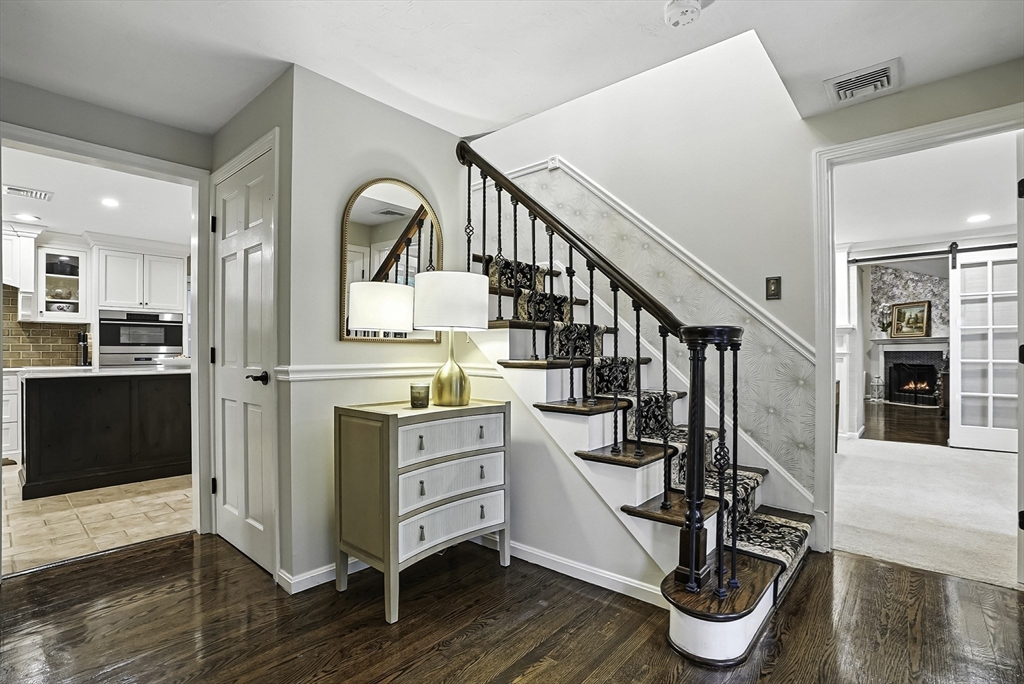 9 Oak Hill Road Natick, MA 01760 - Photo 3 of 41 Gallery Image 3