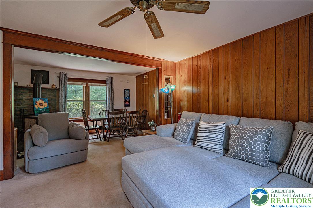 636 School Road Nazareth, PA 18064 - Photo 12 of 60 Living room