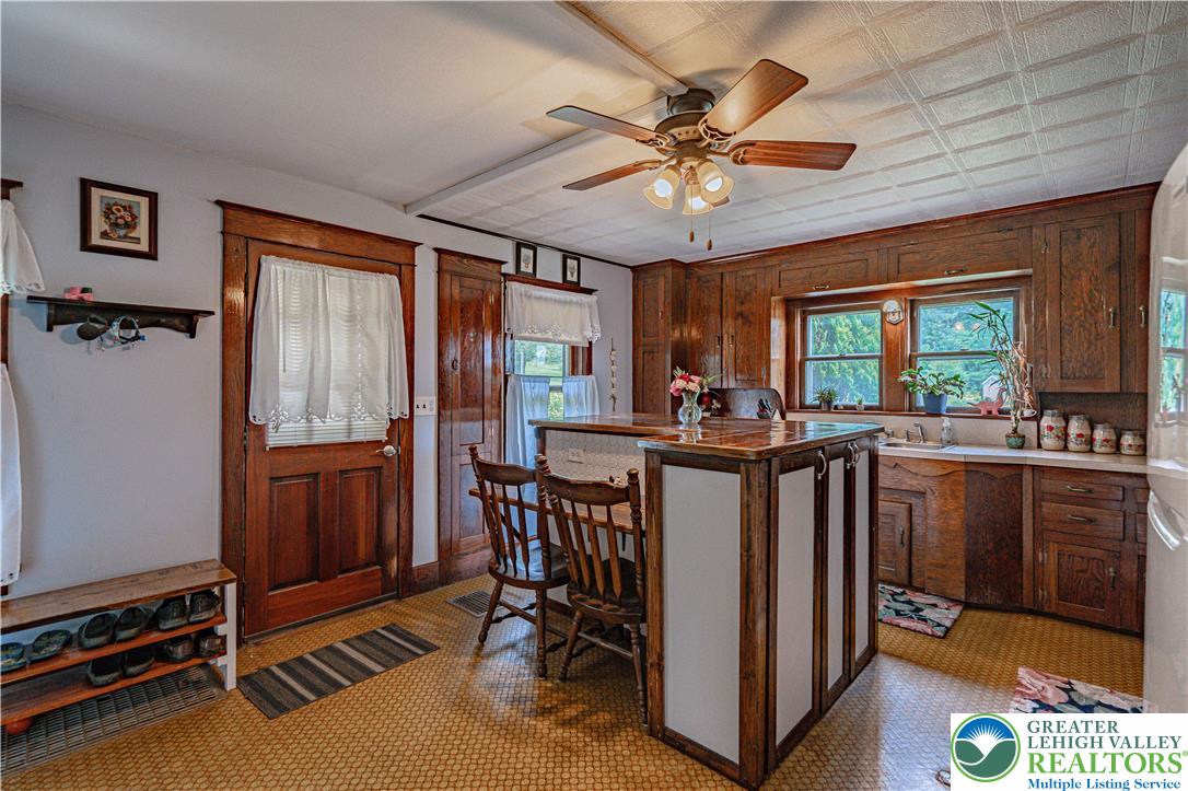 636 School Road Nazareth, PA 18064 - Photo 16 of 60 Kitchen