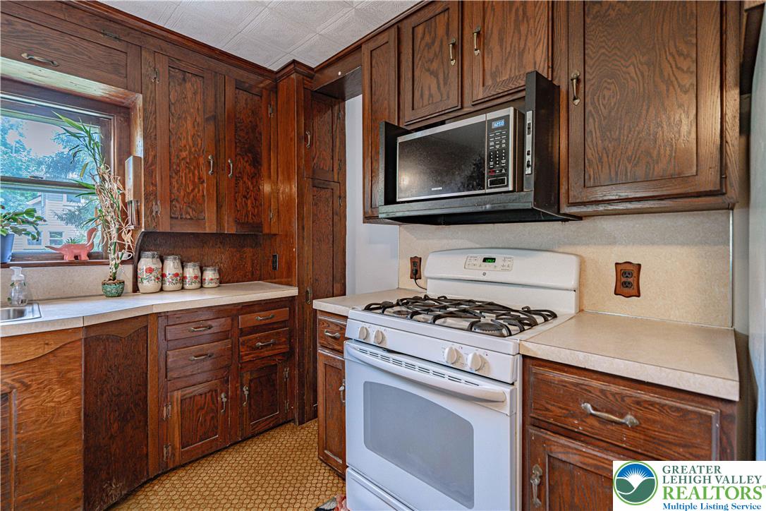 636 School Road Nazareth, PA 18064 - Photo 18 of 60 Kitchen