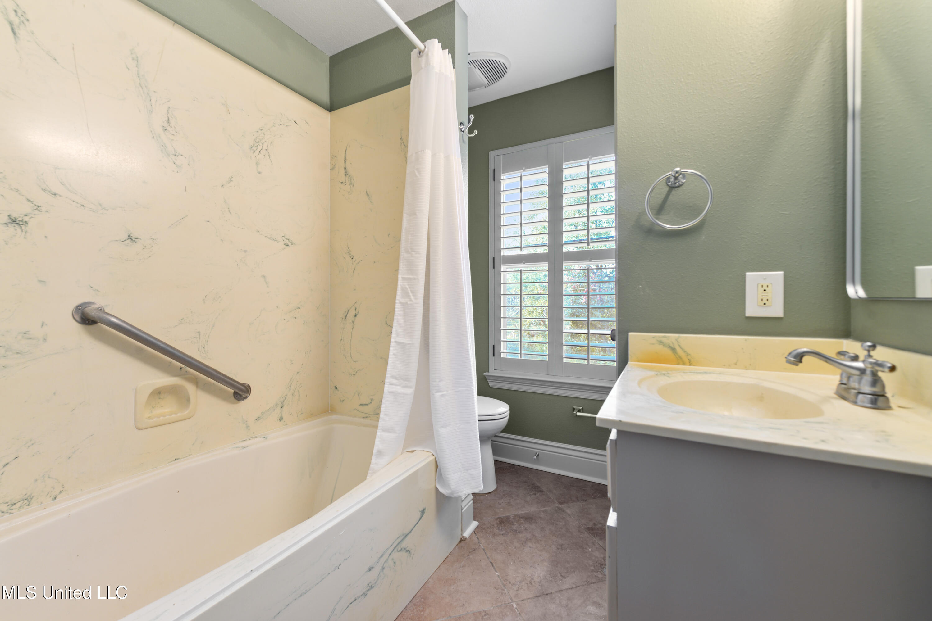 4 Rue Orleans Court Long Beach, MS 39560 - Photo 23 of 28 024Upper bathroom