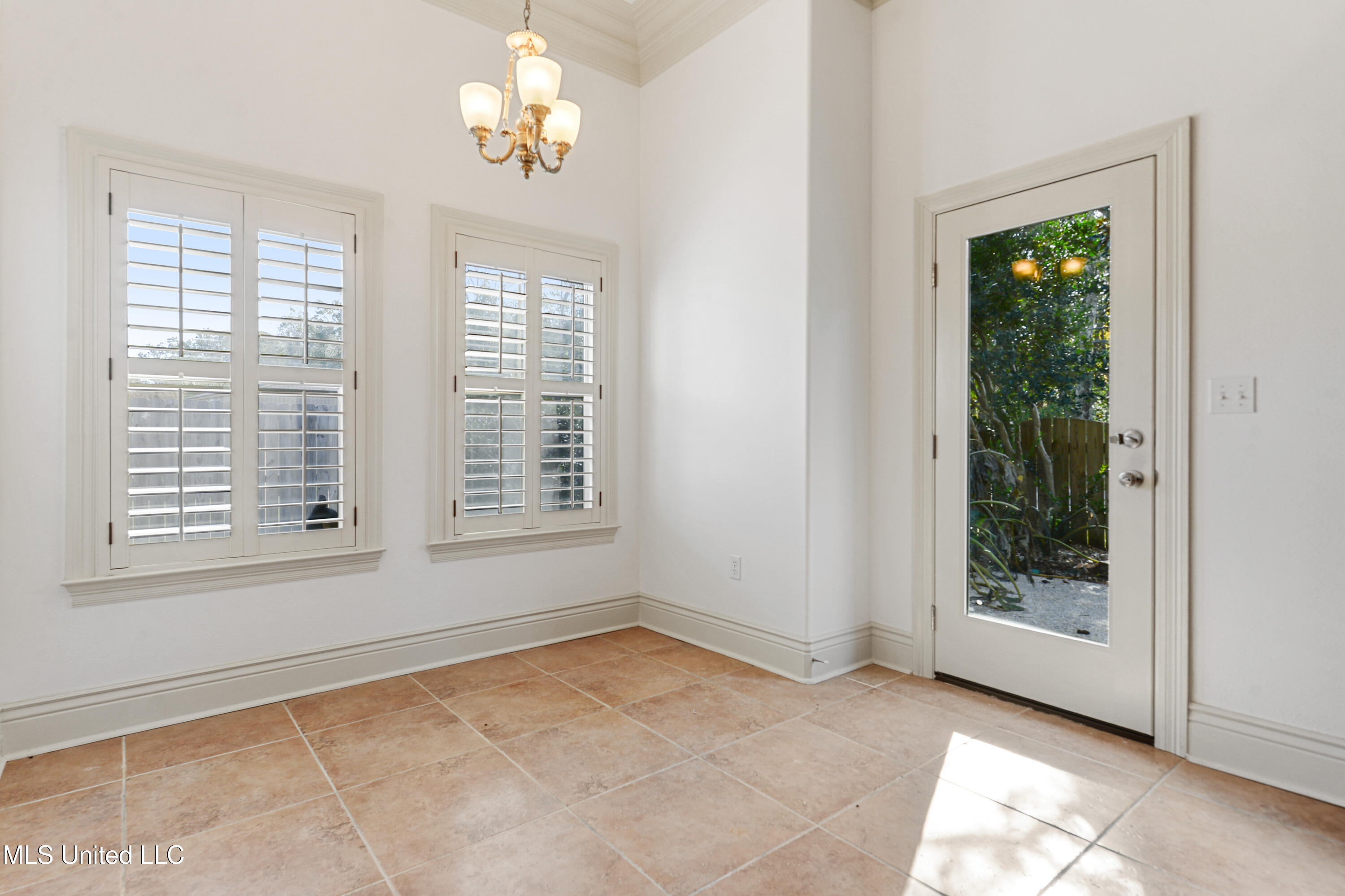 4 Rue Orleans Court Long Beach, MS 39560 - Photo 10 of 28 Breakfast area