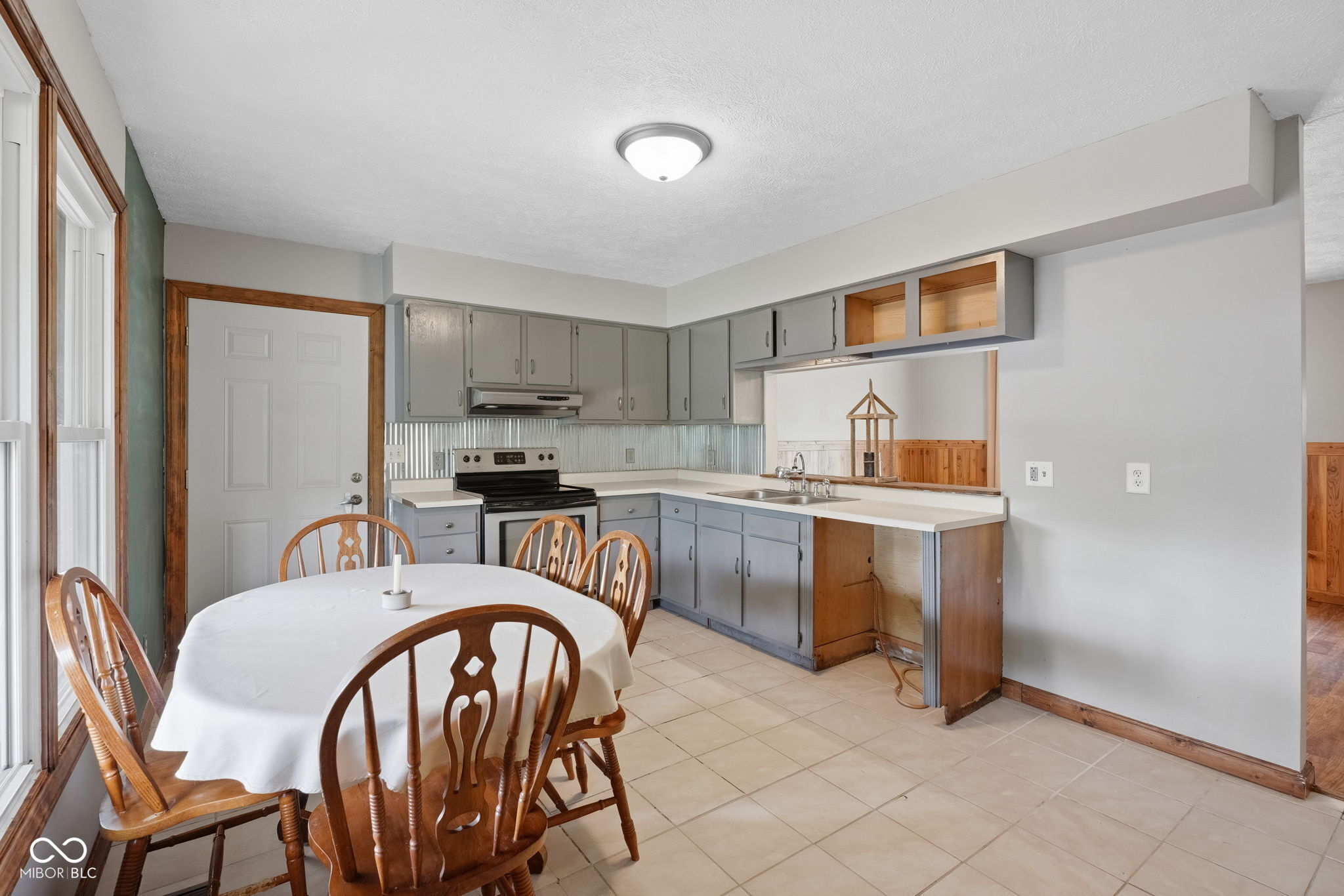 12473 South Hillview Road Columbus, IN 47201 - Photo 7 of 24 Gallery Image 7