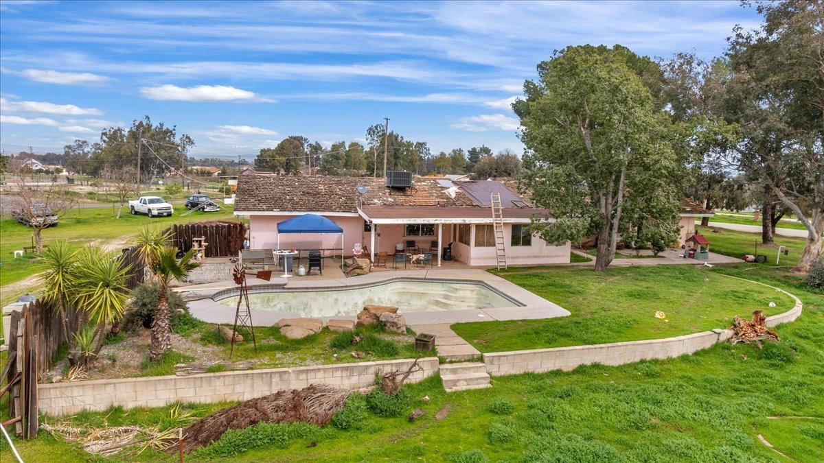 16860 Mark Road Madera, CA 93636 - Photo 14 of 76 a view of a house with swimming pool and sitting area