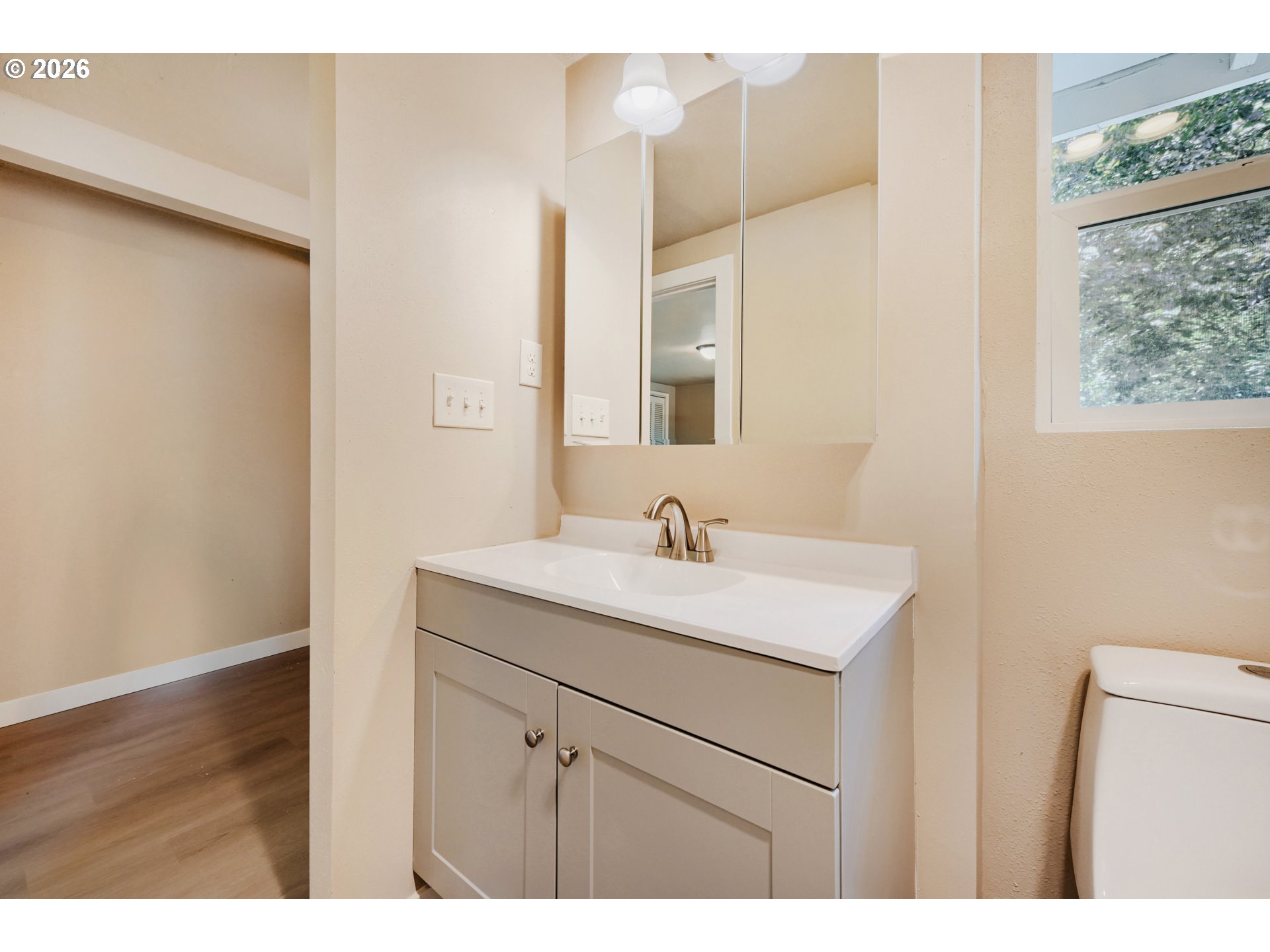 10244 Southwest 40th Avenue Portland, OR 97219 - Photo 14 of 38
