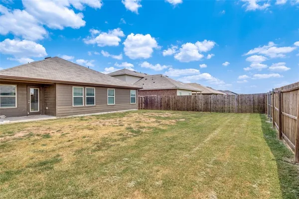 a view of an house with backyard and entertaining space