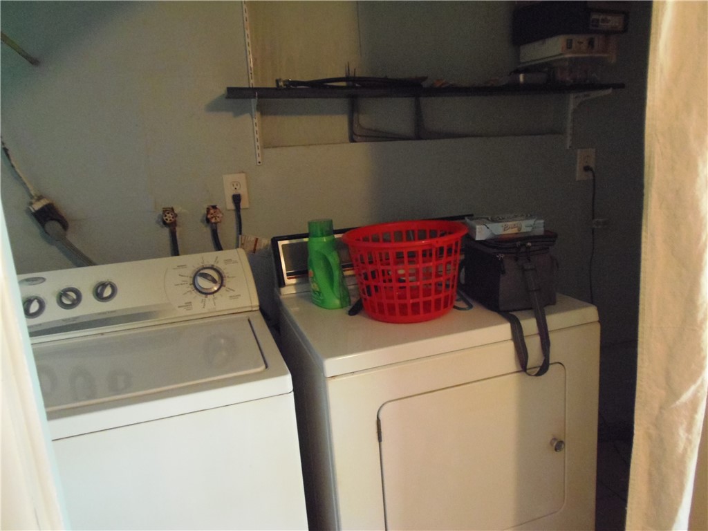 916 Marriott Drive Portland, TX 78374 - Photo 8 of 24 a utility room with dryer and washer