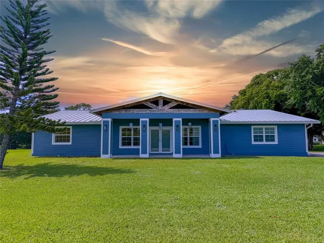 a view of a yard in front of a house