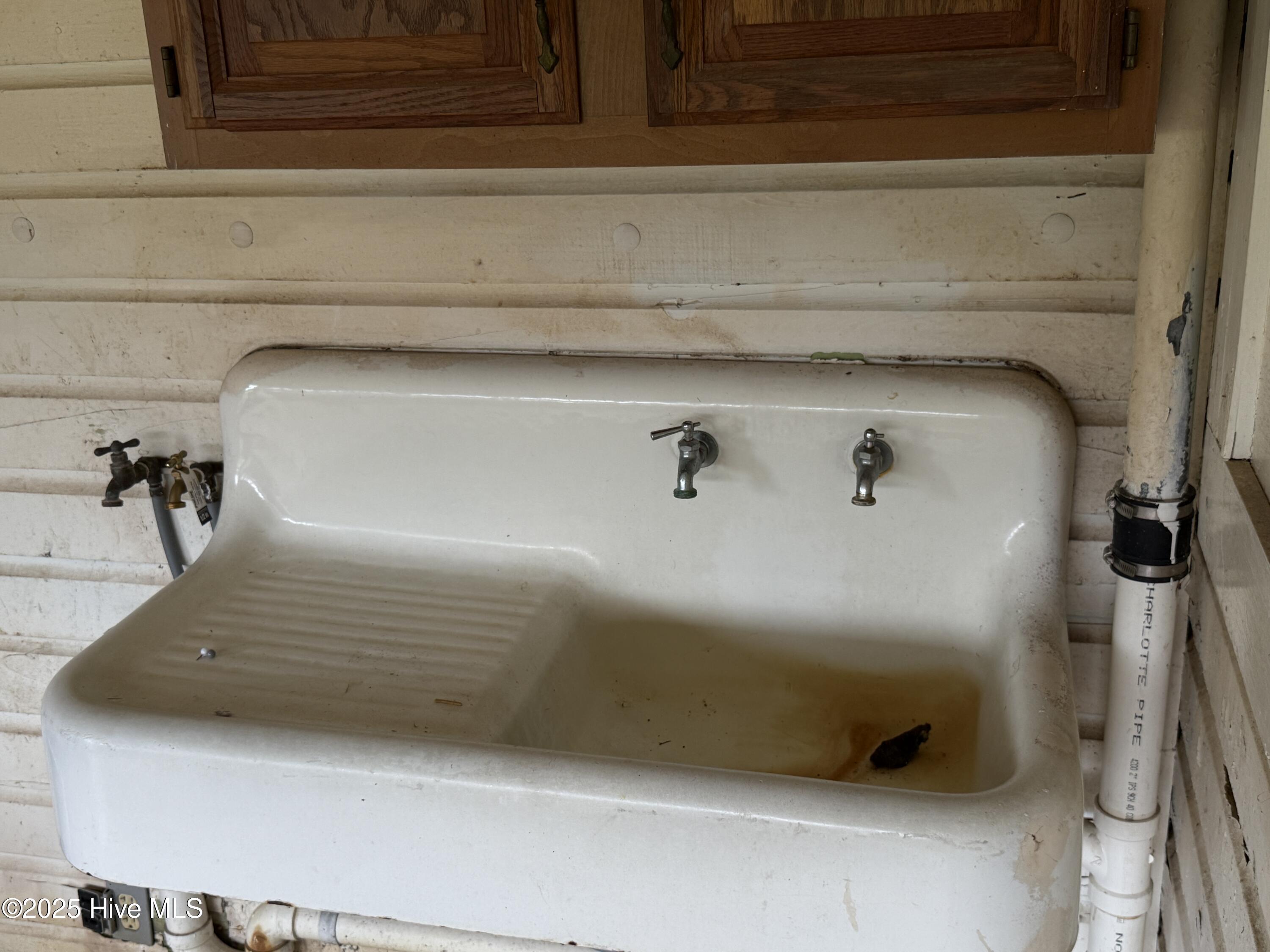 14419 Highway 41 Harrells, NC 28444 - Photo 35 of 46 laundry room farm sink