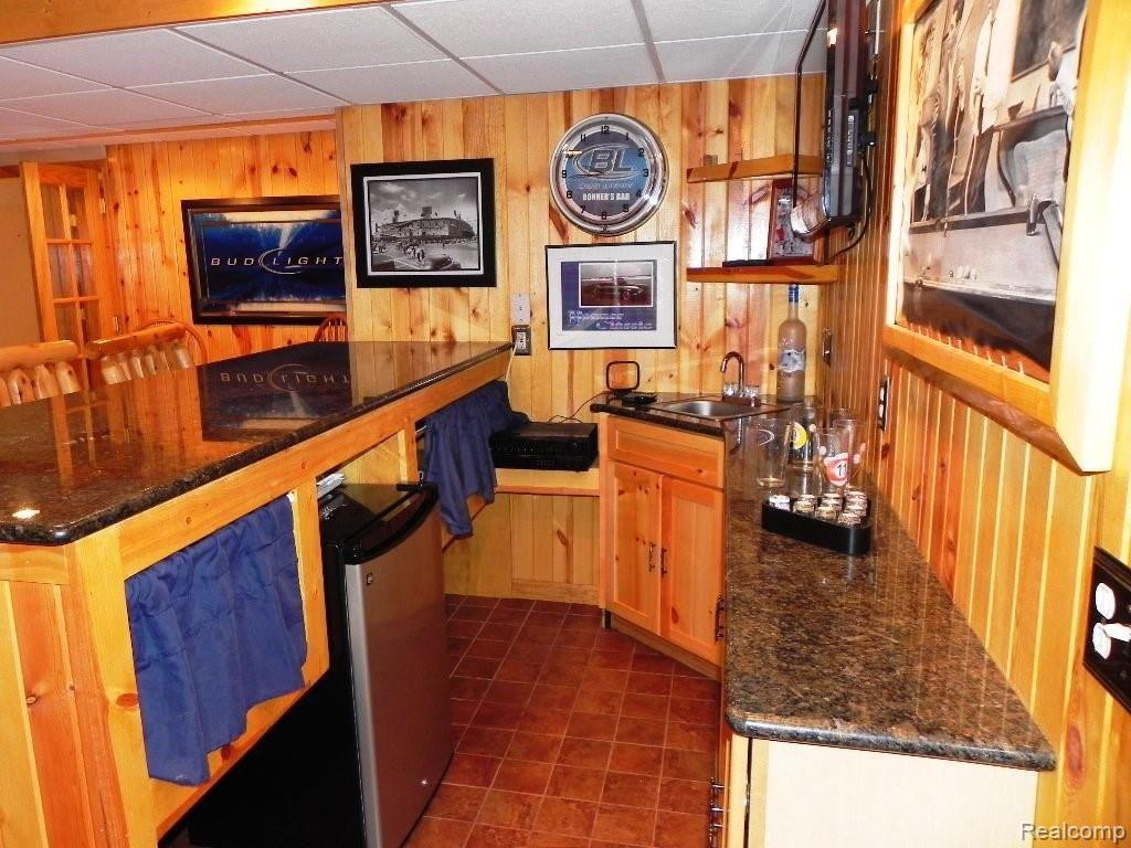 3121 Smugglers Ridge Walled Lake, MI 48390 - Photo 31 of 44 Basement wet bar.JPG