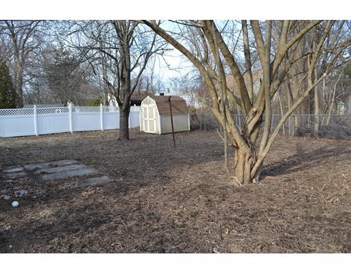 39 Holy Cross Street Springfield, MA 01104 - Photo 3 of 13