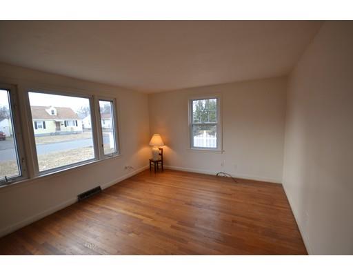 39 Holy Cross Street Springfield, MA 01104 - Photo 5 of 13