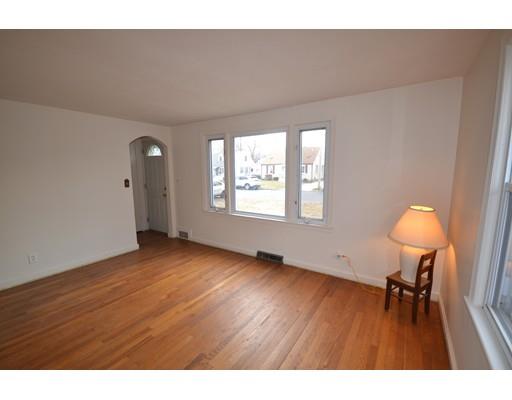 39 Holy Cross Street Springfield, MA 01104 - Photo 6 of 13