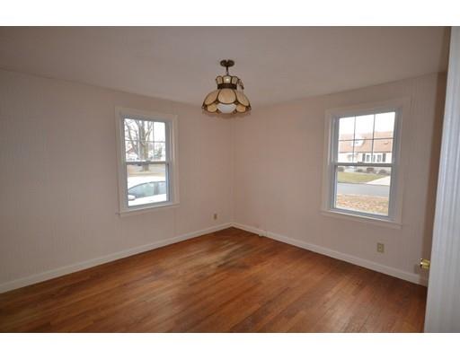 39 Holy Cross Street Springfield, MA 01104 - Photo 7 of 13