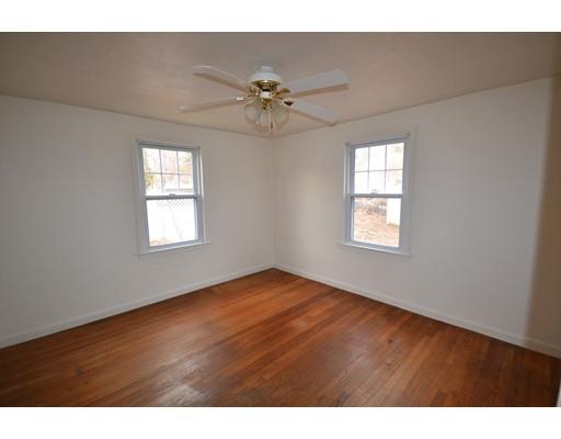 39 Holy Cross Street Springfield, MA 01104 - Photo 10 of 13