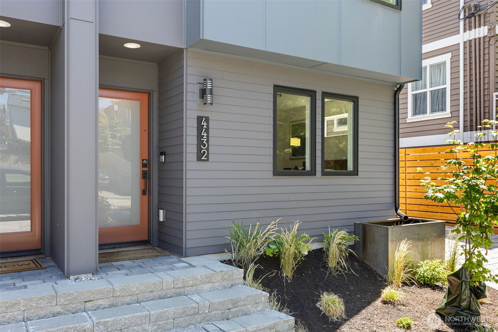 4432 Dayton Avenue North Seattle, WA 98103 - Photo 4 of 38