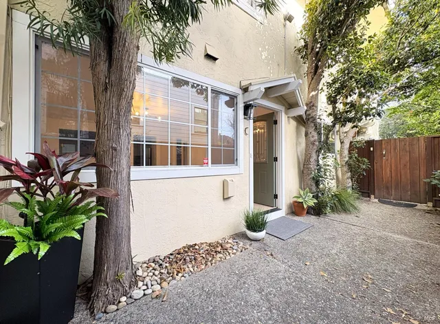 $785,000 | 5242 Miles Avenue, Unit C, Oakland, CA 94618