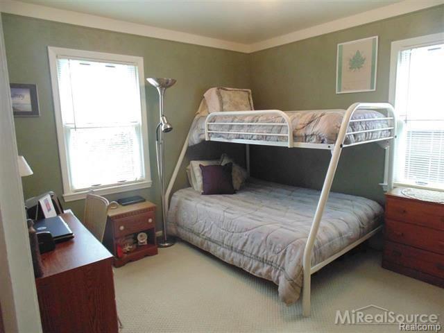 84 Riverside Drive Mount Clemens, MI 48043 - Photo 13 of 30 13.jpg